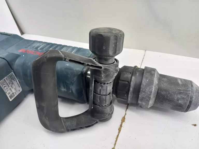 MŁOT UDAROWY BOSCH GSH 11 E DŁUTO WALIZKA