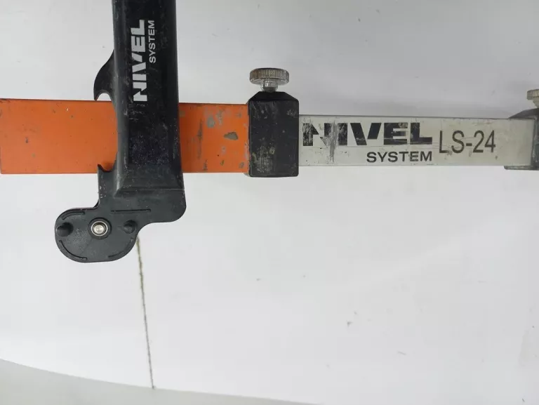 NIWELATOR LASEROWY NIVEL NL520 WALIZKA + STOJAK + ŁATA