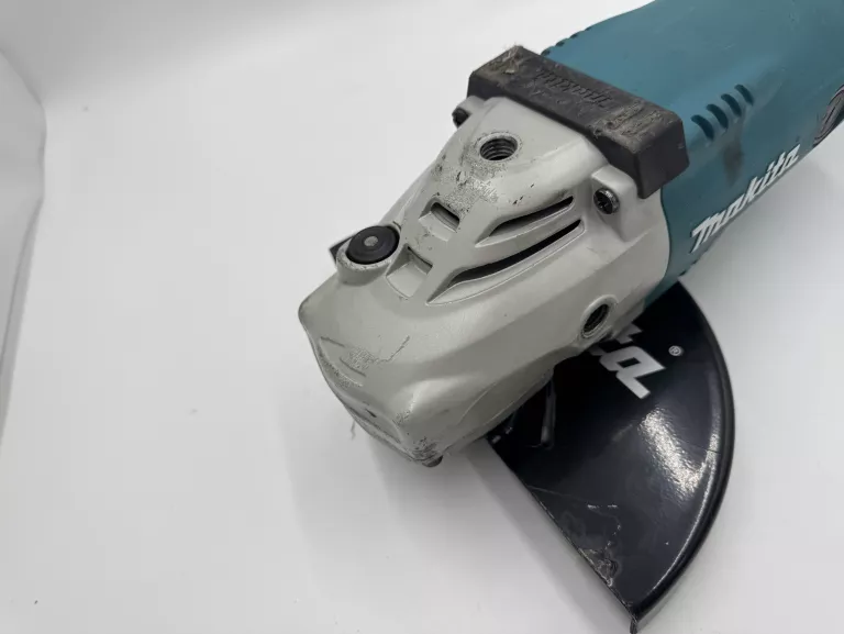 SZLIFIERKA KONTOWA MAKITA GA9020/WALIZKA