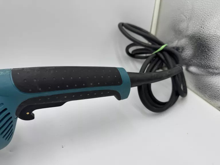 SZLIFIERKA KONTOWA MAKITA GA9020/WALIZKA