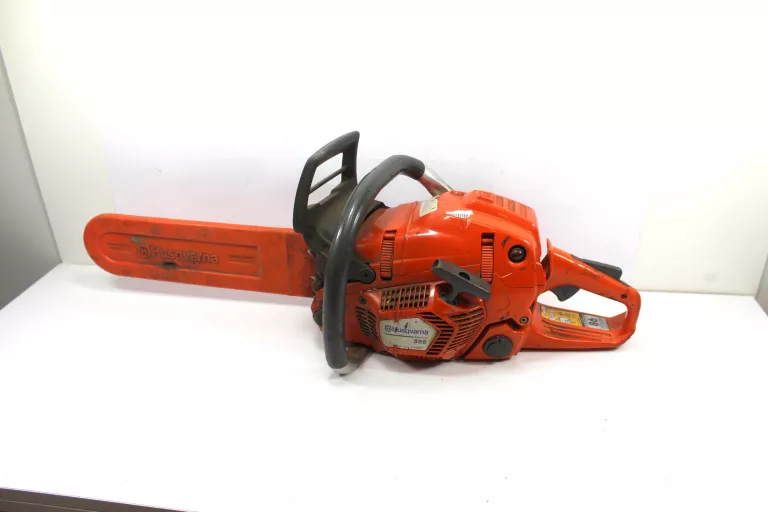 PIŁA SPALINOWA HUSQVARNA 555