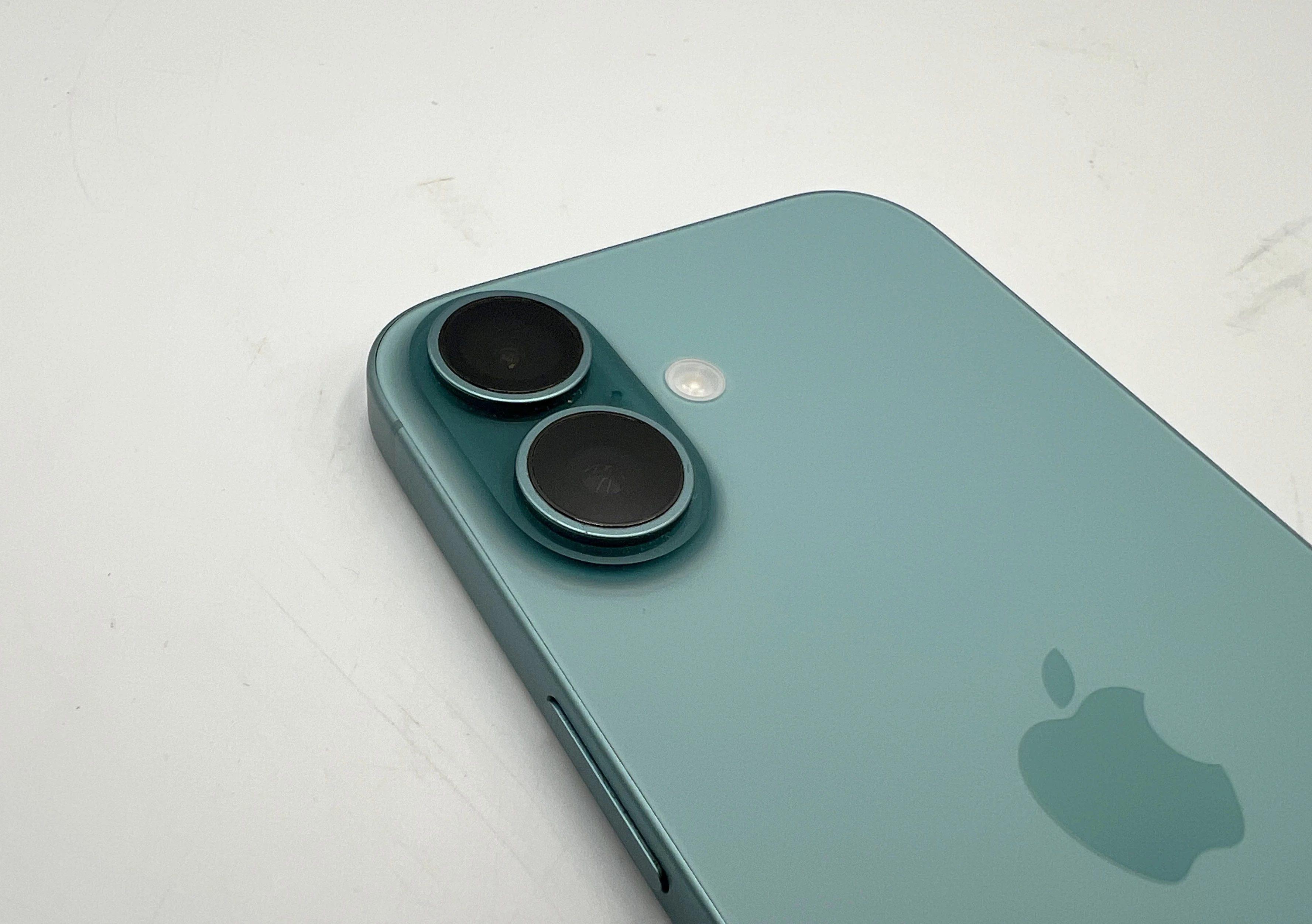 telefon-apple-iphone-16-128-gb-bat100-przekatna-ekranu-610