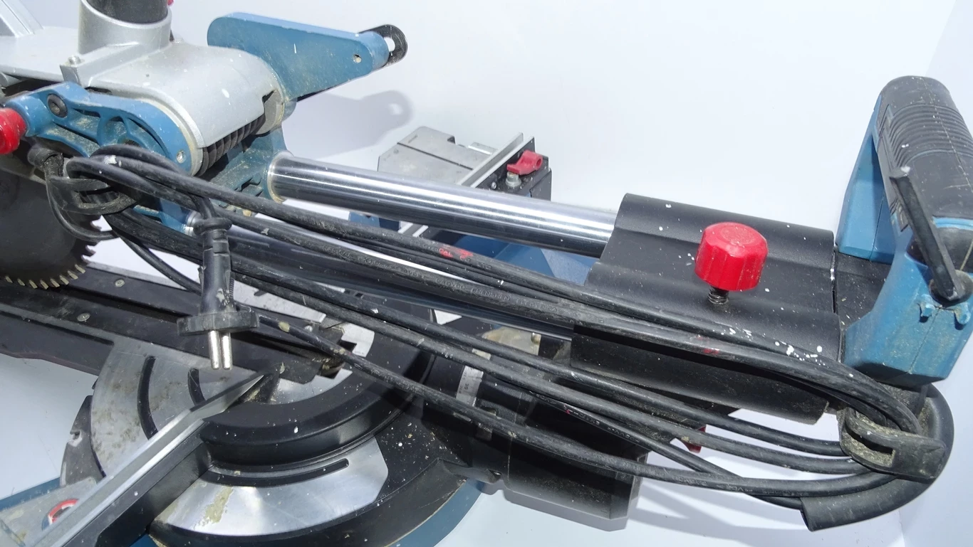 pila-ukosnica-erbauer-emis305s-1800w-305mm-predkosc-obrotowa-420000