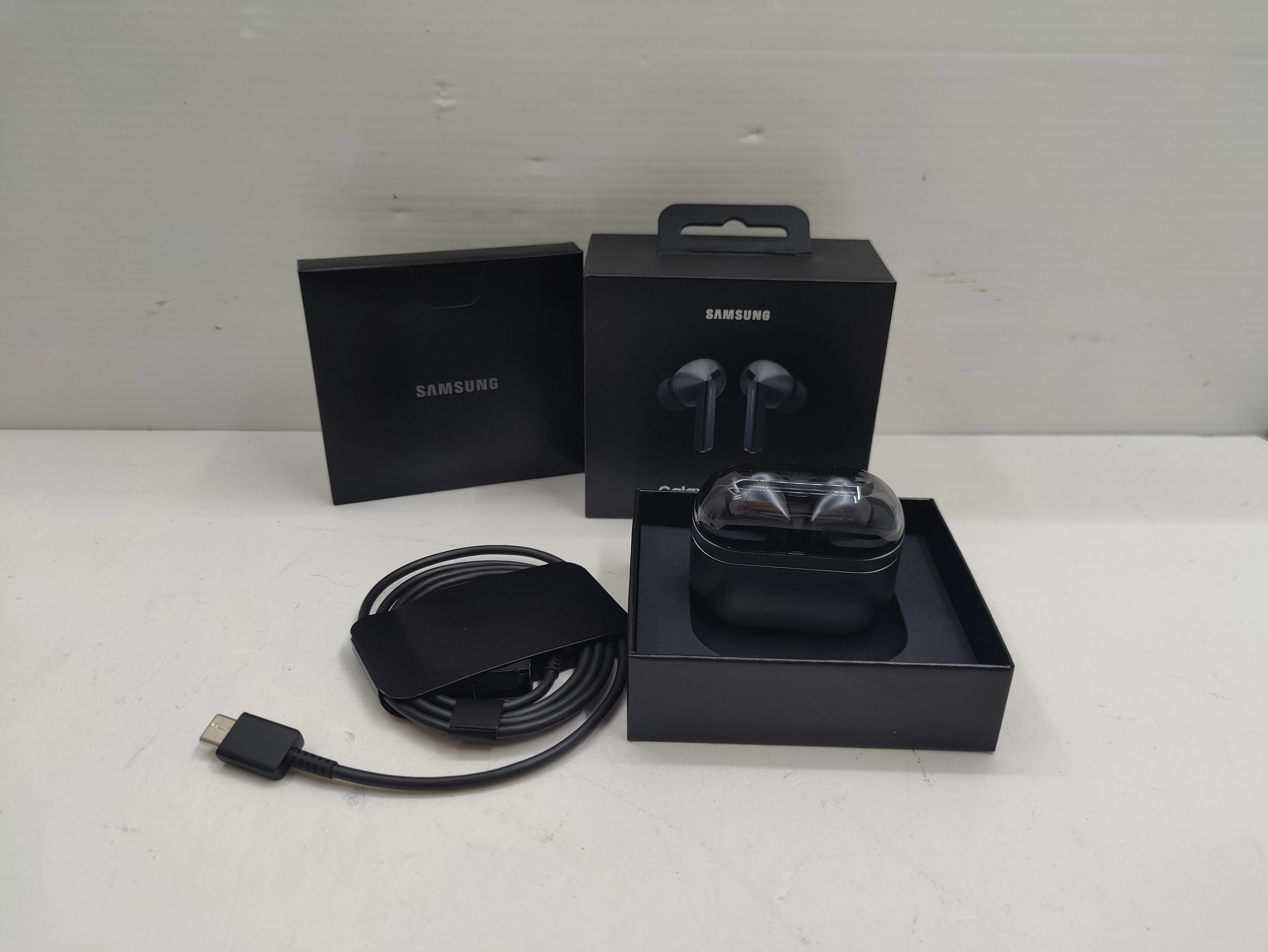 sluchawki-bezprzewodowe-samsung-galaxy-buds3-pro-srebrne-kod-producenta-sm-r630nzaaeue