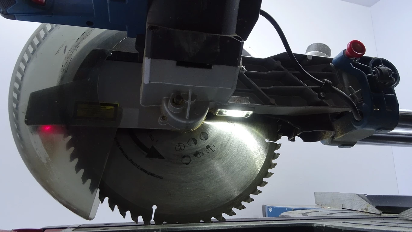 pila-ukosnica-erbauer-emis305s-1800w-305mm-srednica-otworu-pily-3000