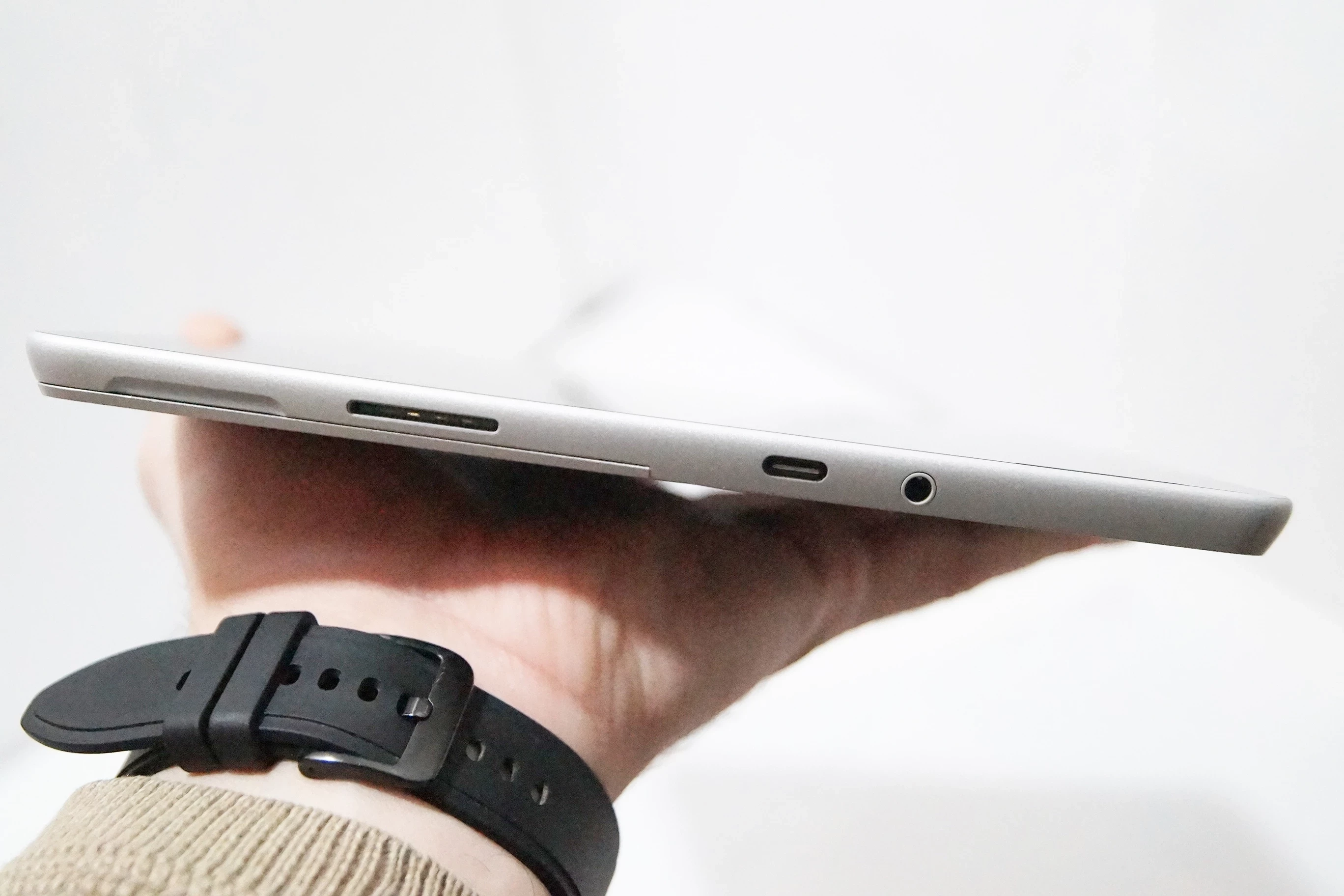 tablet-microsoft-surface-go-3-przekatna-ekranu-1050