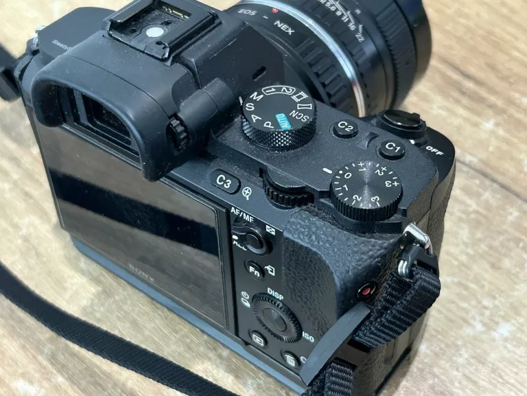 aparat-cyfrowy-sony-alpha-7-ii-24mpx-18625-zdjec-ladowarka-3x-akumulator-w-zestawie-814-1