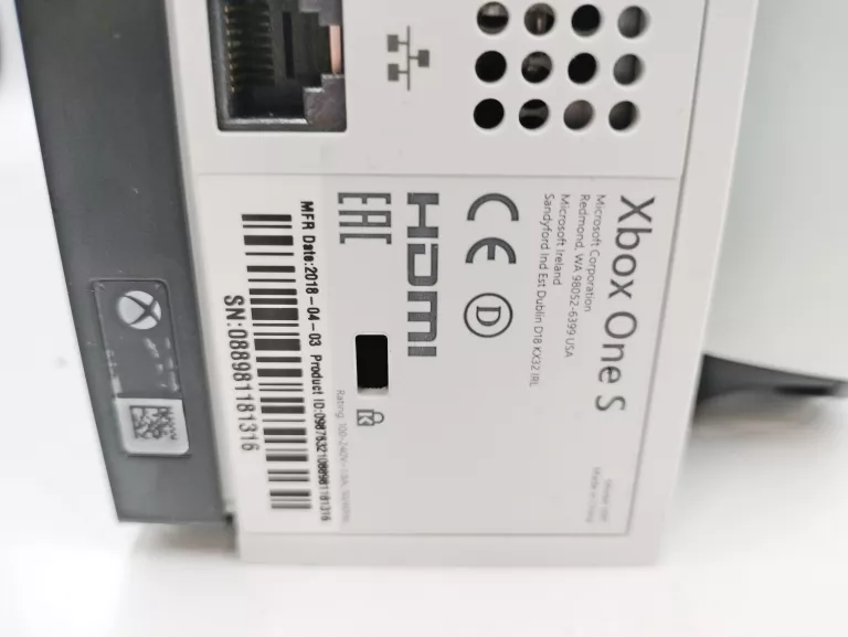 KONSOLA XBOX ONE1681  500 GB BIAŁY + PAD + OKABLOWANIE