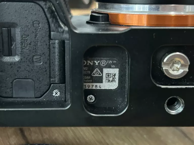 aparat-cyfrowy-sony-alpha-7-ii-24mpx-18625-zdjec-ladowarka-3x-akumulator-model-a7ii