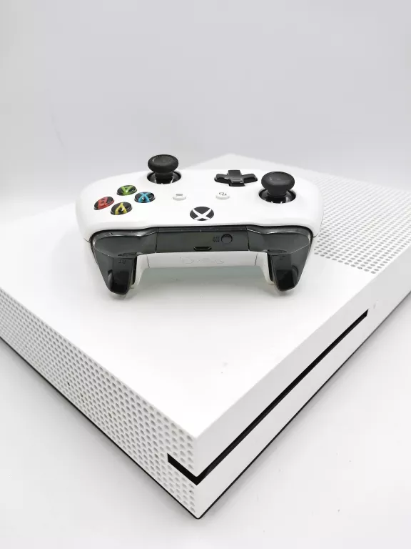 KONSOLA XBOX ONE1681  500 GB BIAŁY + PAD + OKABLOWANIE