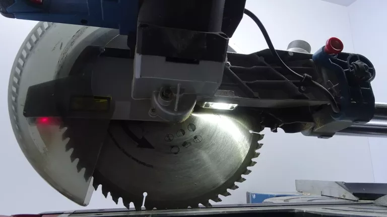 pila-ukosnica-erbauer-emis305s-1800w-305mm-srednica-otworu-pily-3000