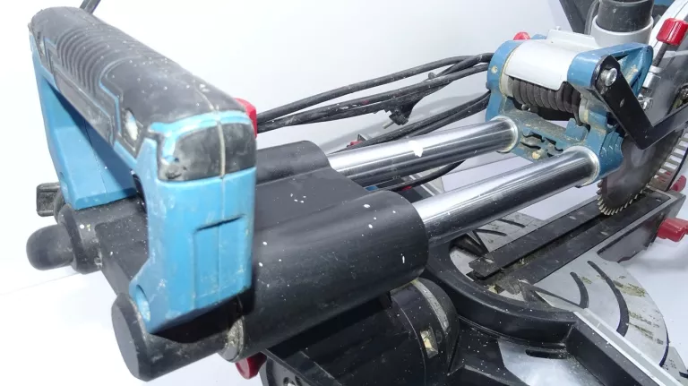 pila-ukosnica-erbauer-emis305s-1800w-305mm-kod-producenta-emis305s-01