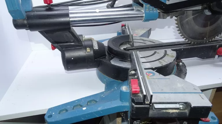 pila-ukosnica-erbauer-emis305s-1800w-305mm-srednica-tarczy-30500