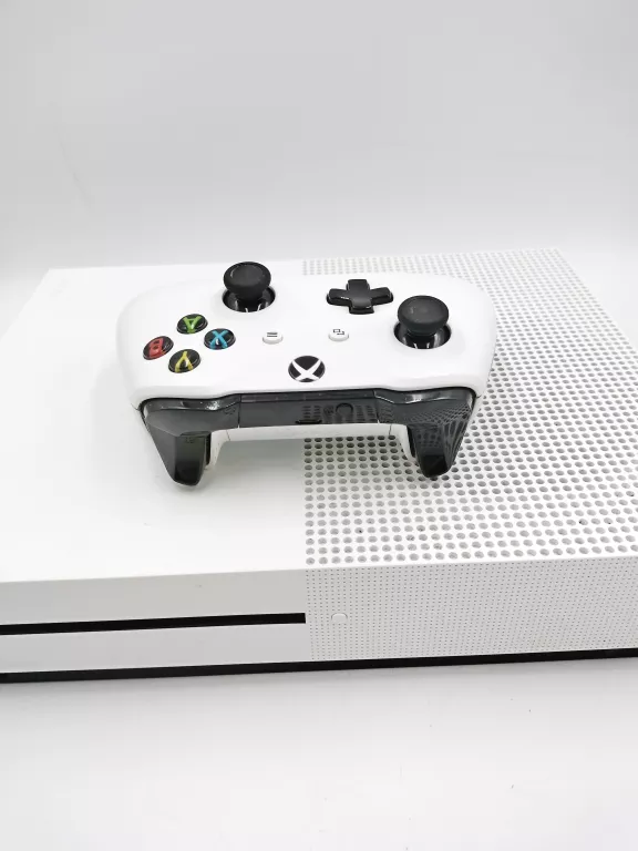KONSOLA XBOX ONE1681  500 GB BIAŁY + PAD + OKABLOWANIE