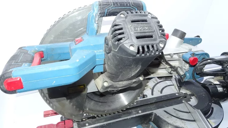 pila-ukosnica-erbauer-emis305s-1800w-305mm-seria-erbauer-emis305s