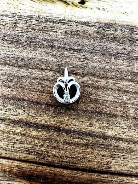 zawieszka-biale-zloto-137g585-rodzaj-2205-2