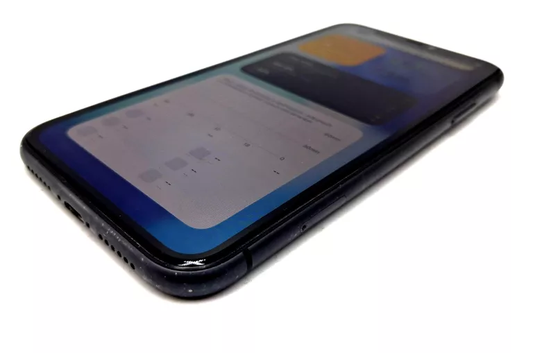 SMARTFON APPLE IPHONE 11 4 GB / 64 GB 4G (LTE)