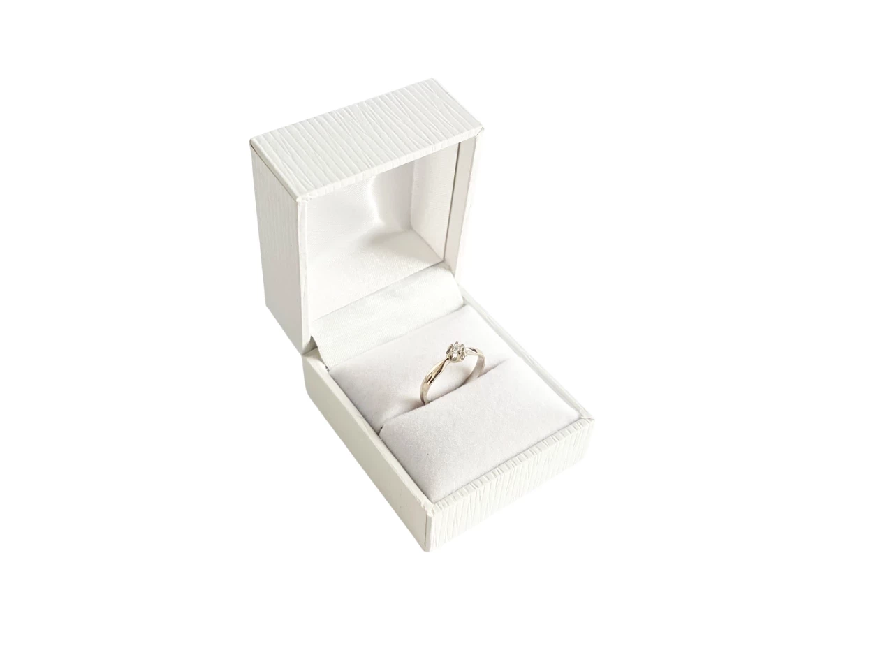 pierscionek-biale-zloto-z-brylantem-585-114g-slowackiego-68-warszawa