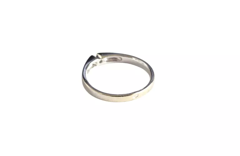 PIERŚCIONEK BIAŁE ZŁOTO Z BRYLANTEM (585) 1.95G