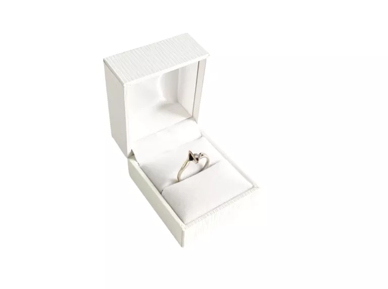 PIERŚCIONEK BIAŁE ZŁOTO Z BRYLANTEM (585) 2.05G