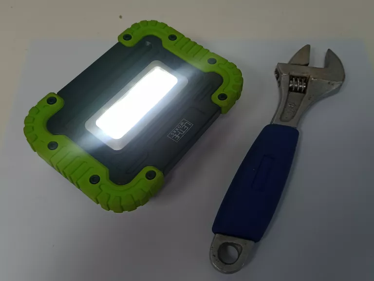 LAMPA WARSZTATOWA + KLUCZ