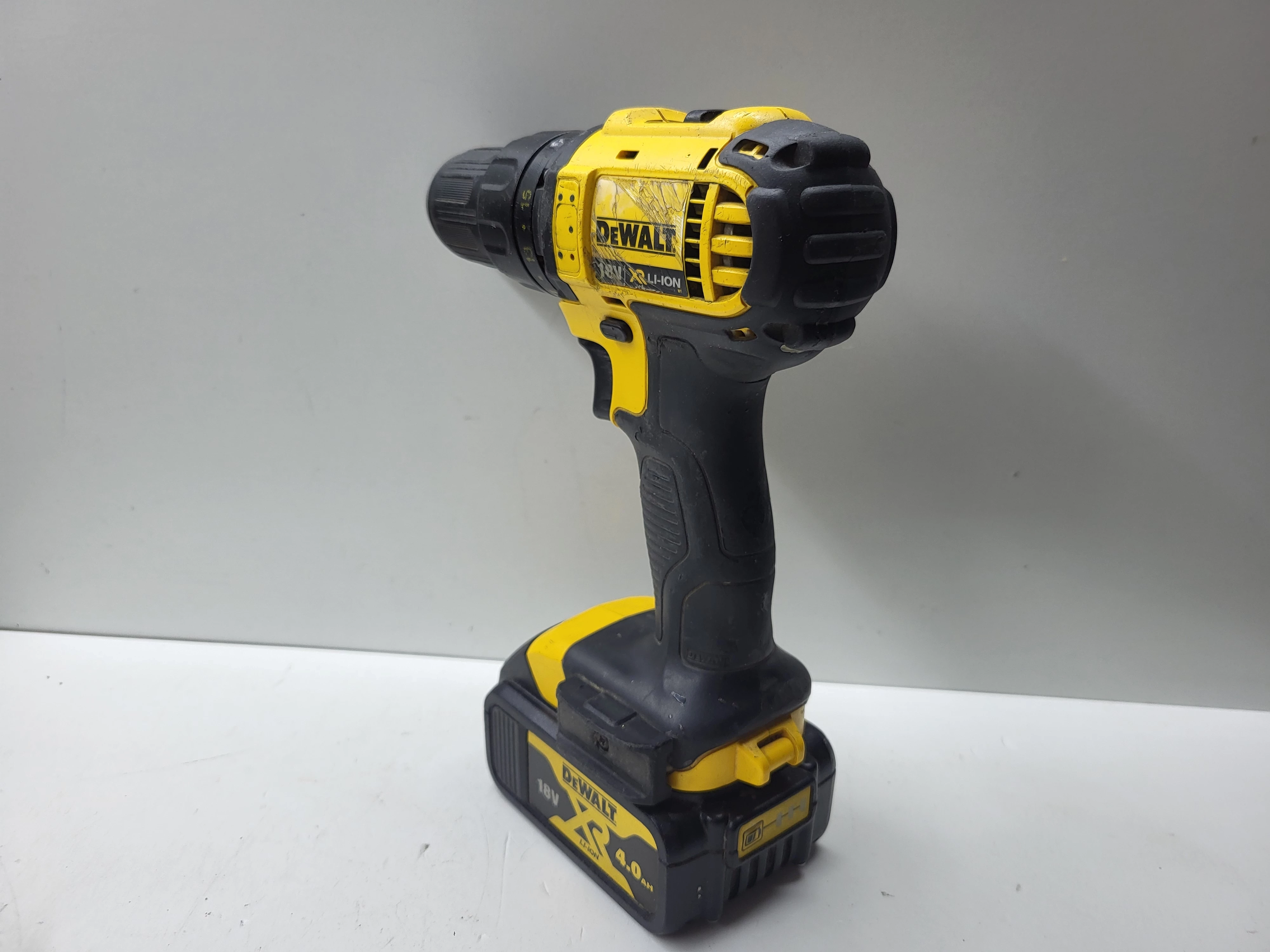 wkretarka-dewalt-dcd780-2-akumulatory-40ah-miekki-moment-obrotowy-2300