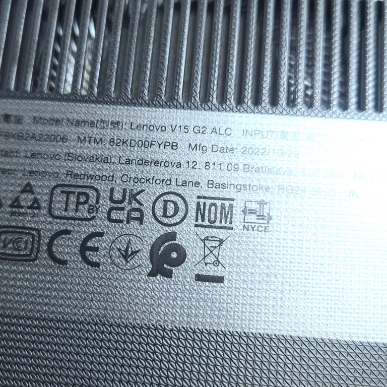 LAPTOP LENOVO V15 G2 AMD RYZEN 3 5300U RAM: 8GB SSD: 256