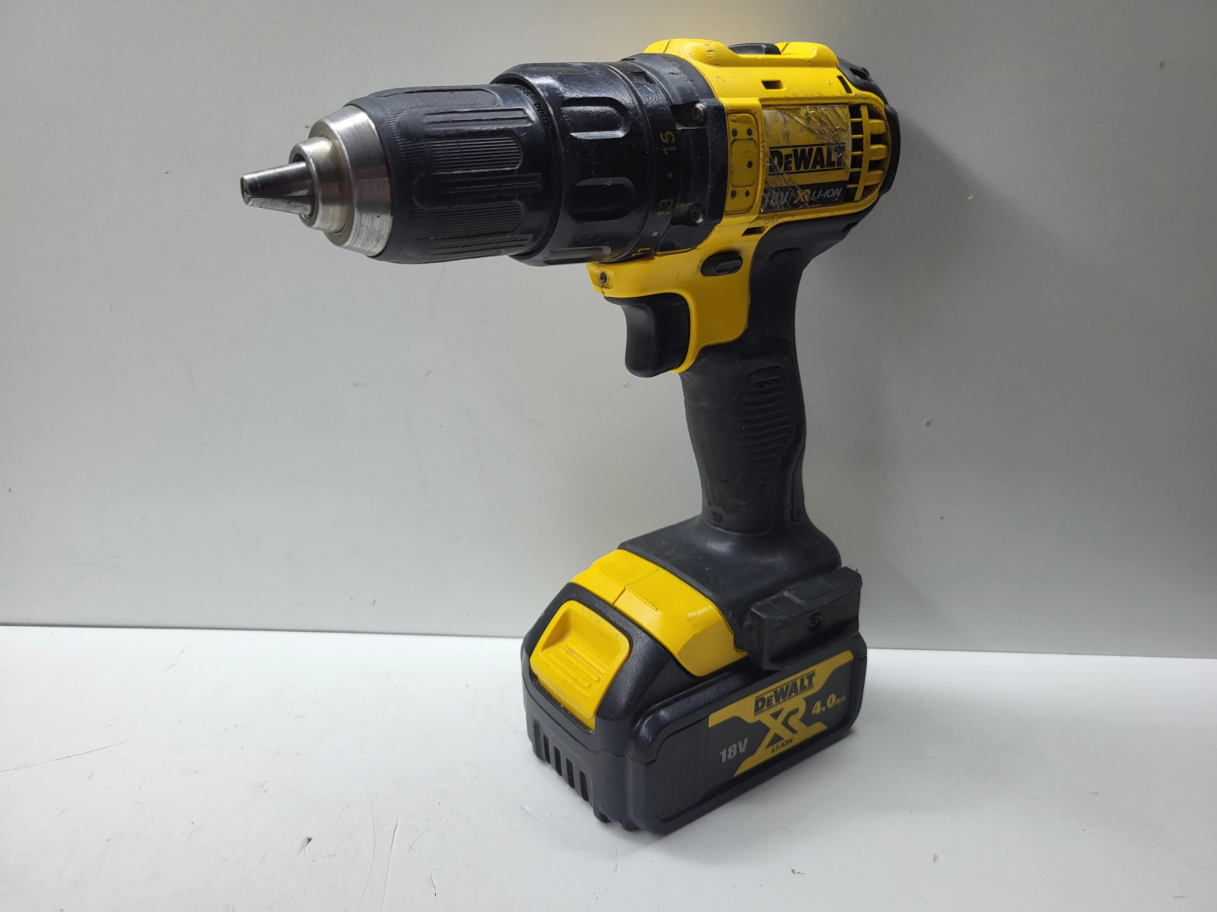 wkretarka-dewalt-dcd780-2-akumulatory-40ah-stan-11323-2