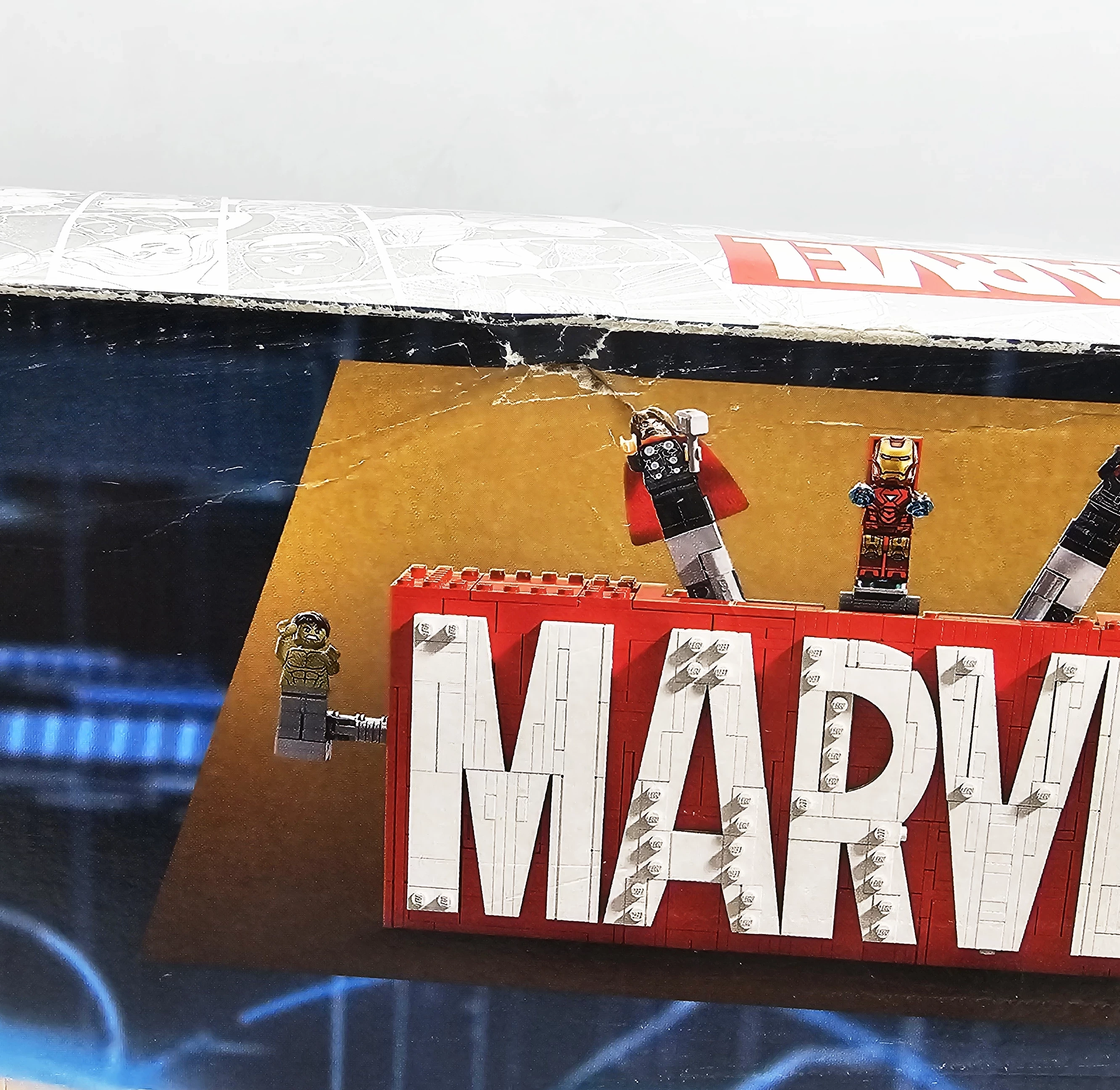 klocki-lego-marvel-the-infinity-saga-76313-logo-marvel-z-minifigurkami-minimalny-wiek-dziecka-250062-1794317