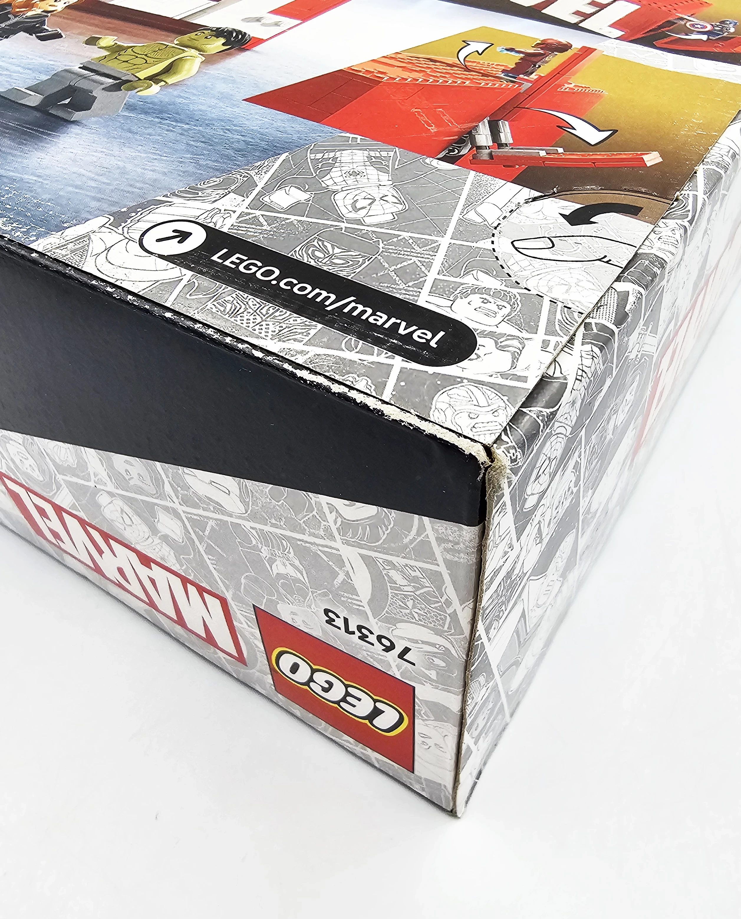 klocki-lego-marvel-the-infinity-saga-76313-logo-marvel-z-minifigurkami-plec-127789-1