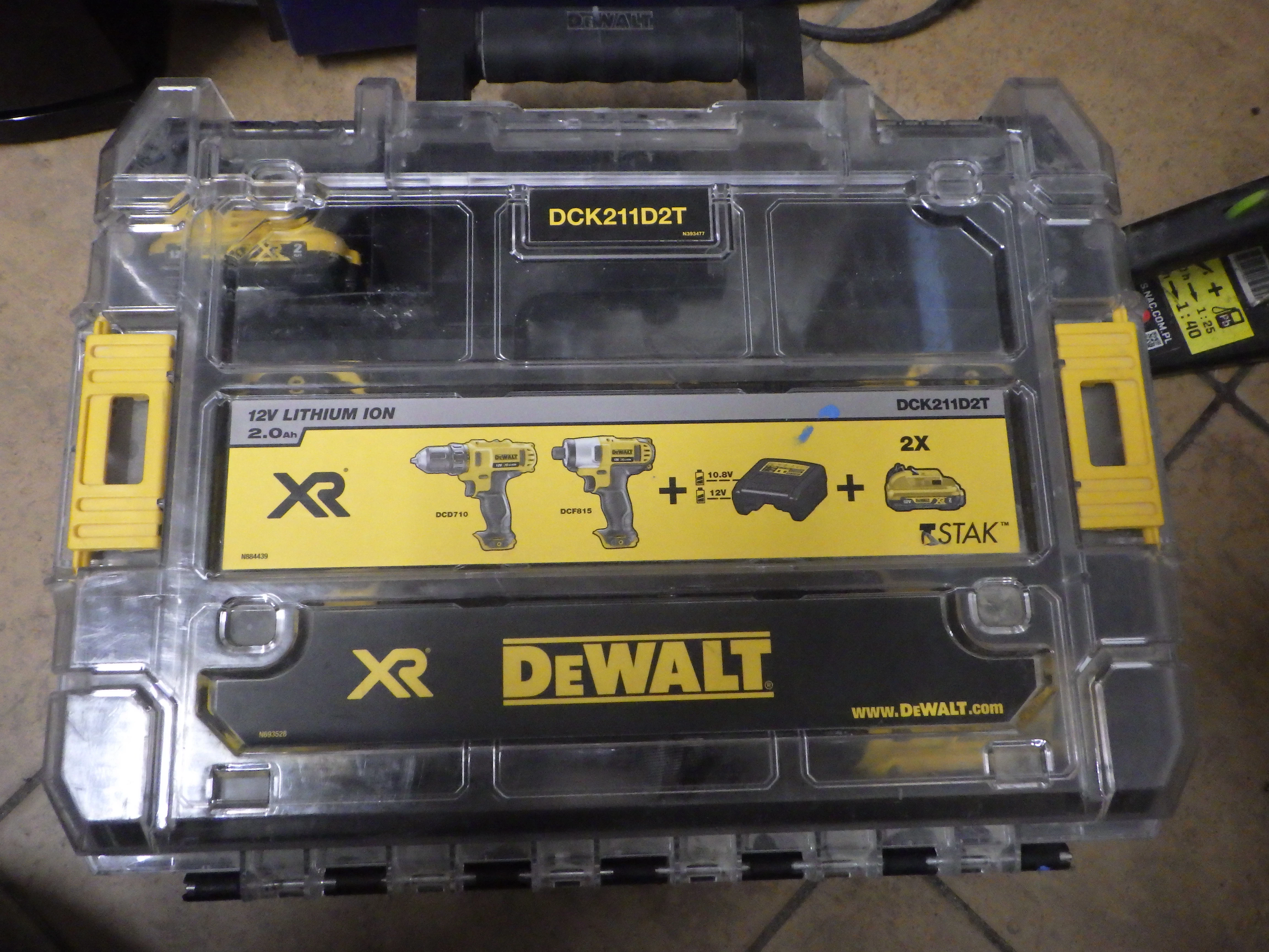 zestaw-dewalt-wkretarka-zakretarka-dck211d2t-walizka-dabrowszczakow-26-swarzedz