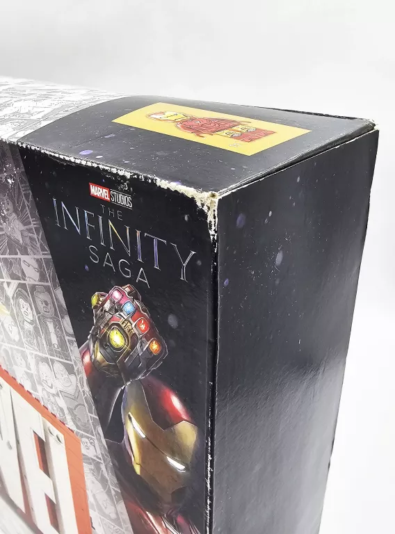 klocki-lego-marvel-the-infinity-saga-76313-logo-marvel-z-minifigurkami-nazwa-zestawu-logo-marvel-z-minifigurkami