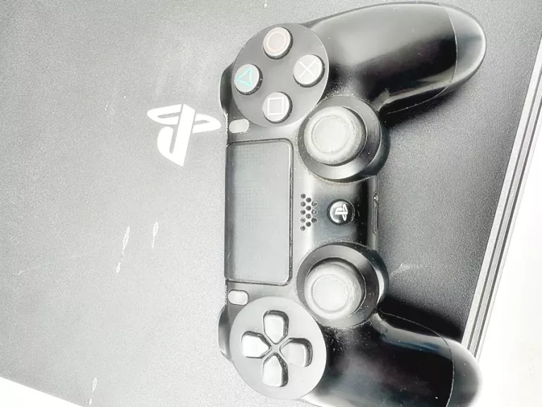 KONSOLA PS4 PRO 1 TB+ PAD