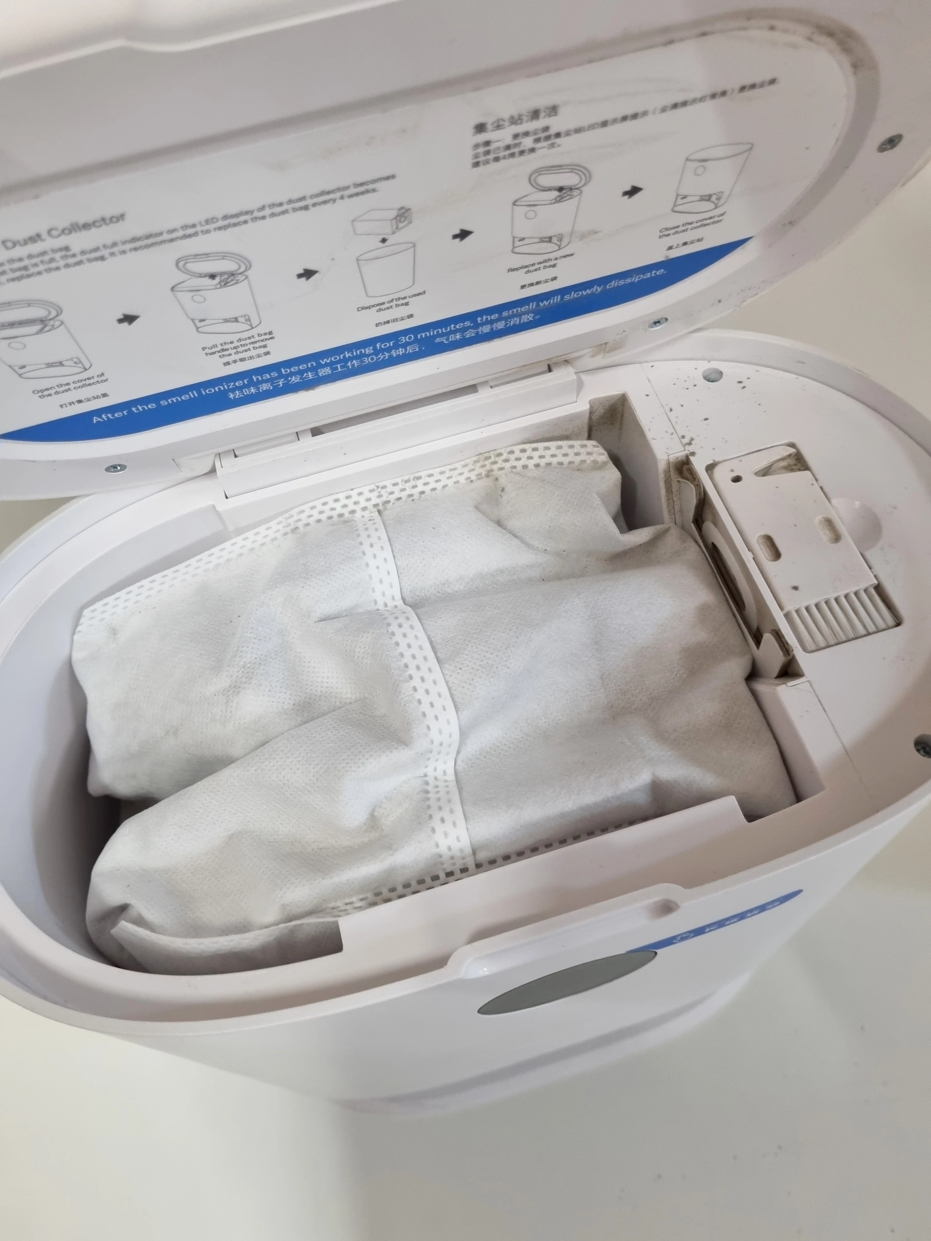 robot-sprzatajacy-z-baza-roidmi-eve-plus-kolor-dominujacy-129357-2