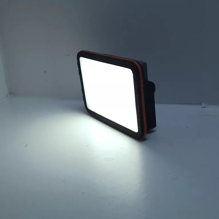 lampa-led-akumulatorowa-werckmann-700-lumenow-ean-gtin-8718964200696