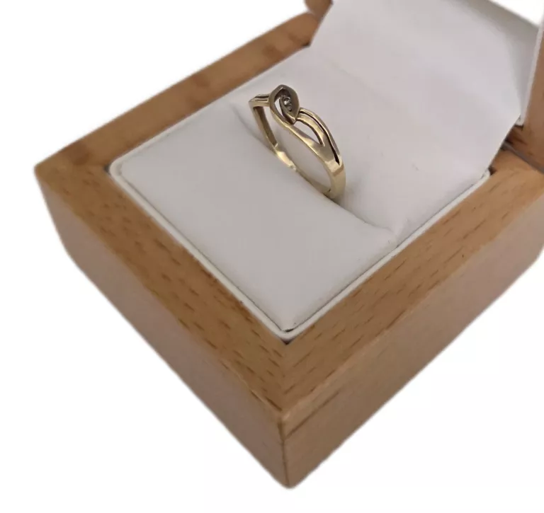 WYRÓB JUBILERSKI UŻYWANY  ZŁOTY PIERŚCIONEK 3 CYRKONIE 1,43G PR585 R 14