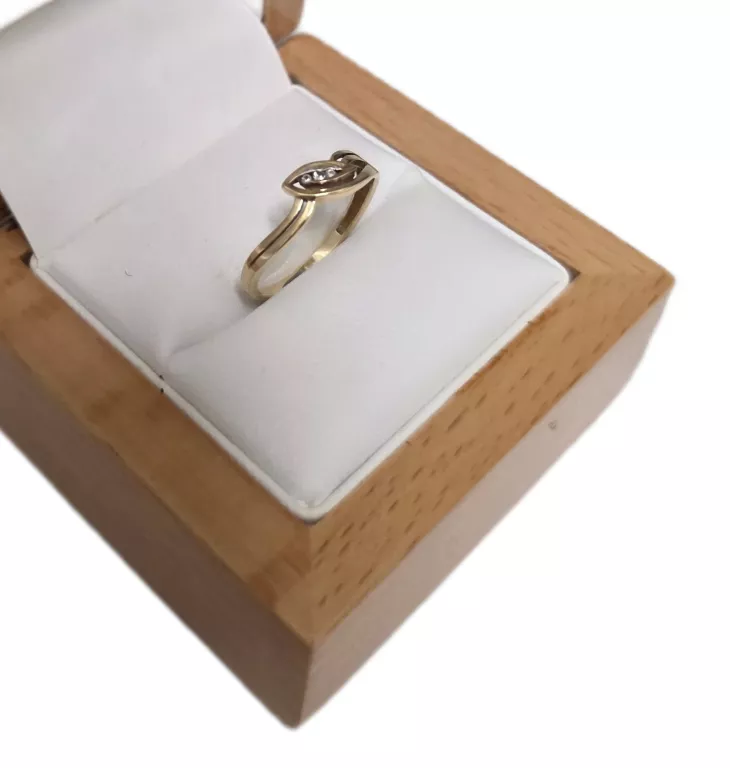 WYRÓB JUBILERSKI UŻYWANY  ZŁOTY PIERŚCIONEK 3 CYRKONIE 1,43G PR585 R 14