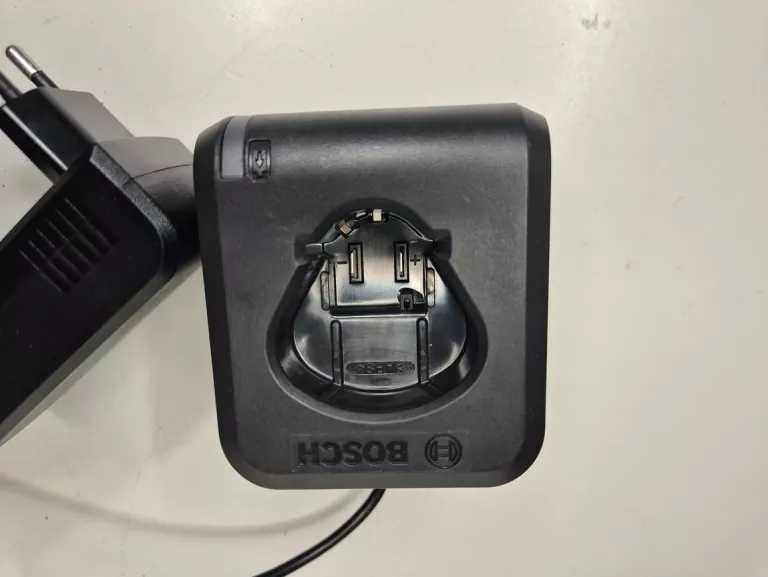 ŁADOWARKA BOSCH GAL 12V-20 3,6V 10,8V 12V