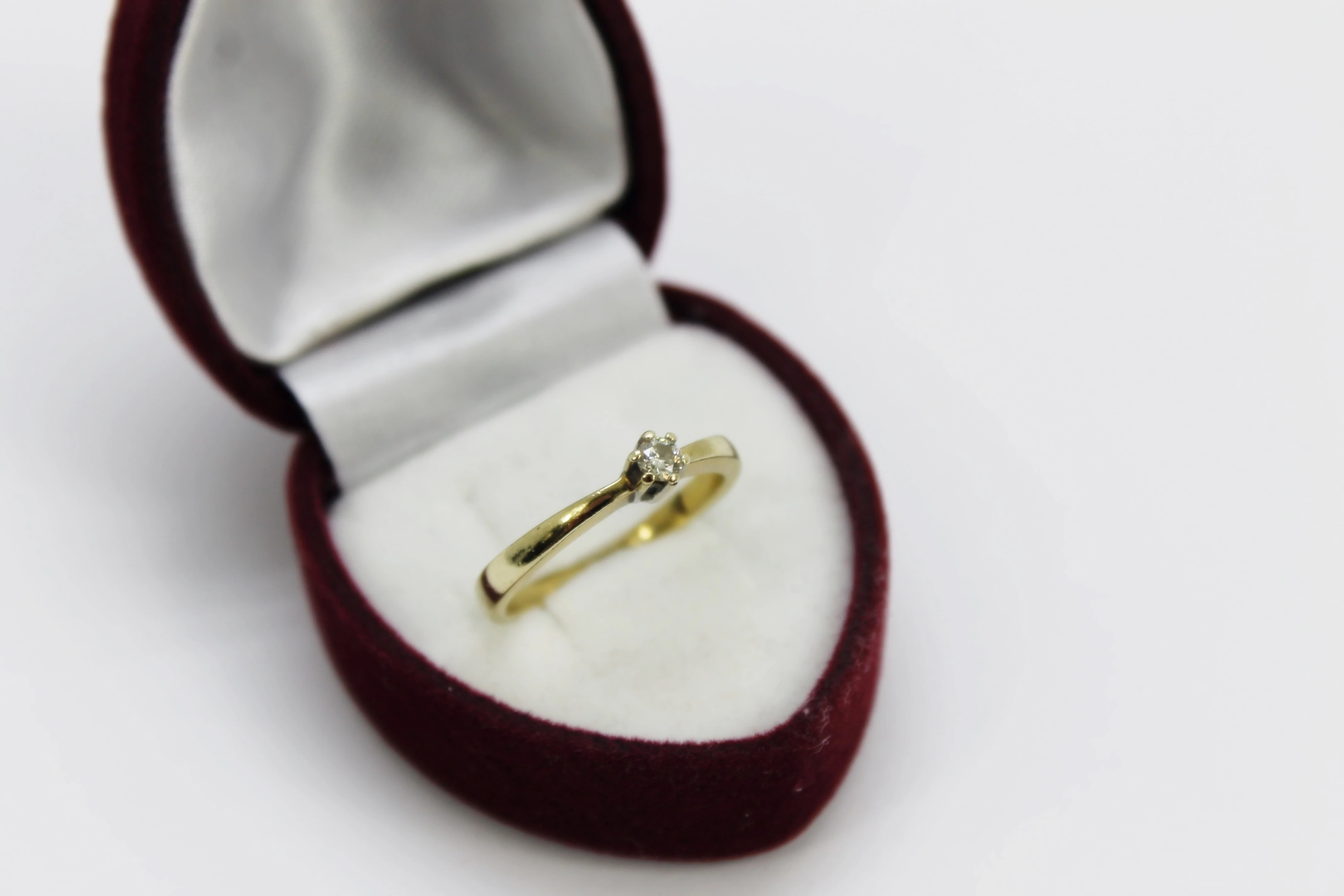 zloty-pierscionek-z-brylantem-375181grrozm12-certyfikat-stan-11323-2