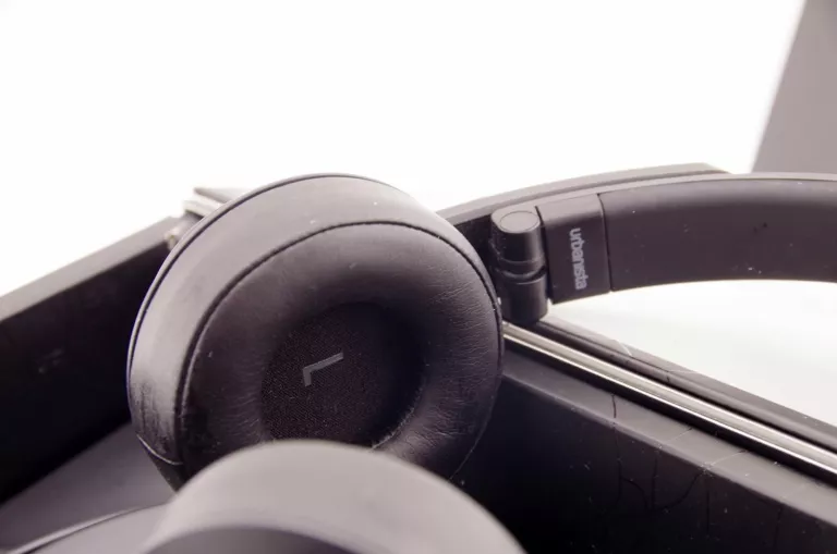 SŁUCHAWKI NAUSZNE BEZPRZEWODOWE URBANISTA DETROIT BLUETOOTH CZARNE