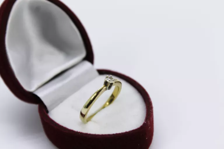 zloty-pierscionek-z-brylantem-375181grrozm12-certyfikat-material-15835-2