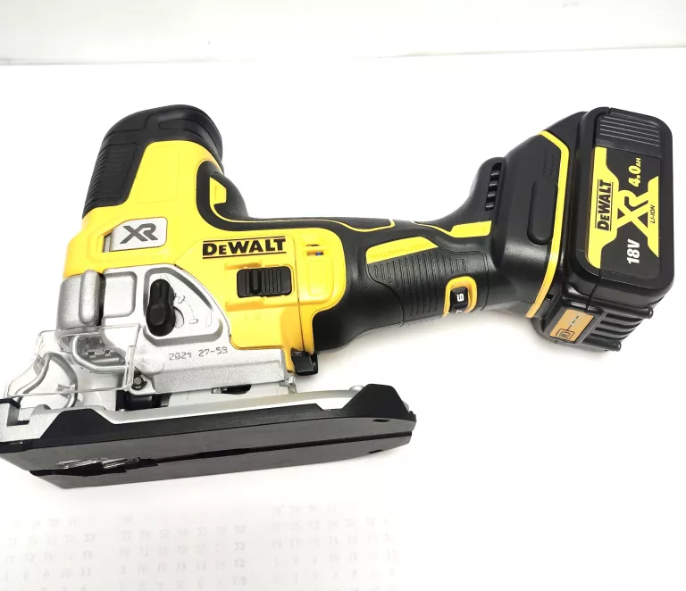 WYRZYNARKA AKUMULATOROWA DEWALT DCS335 / AKUMULATOR 4AH