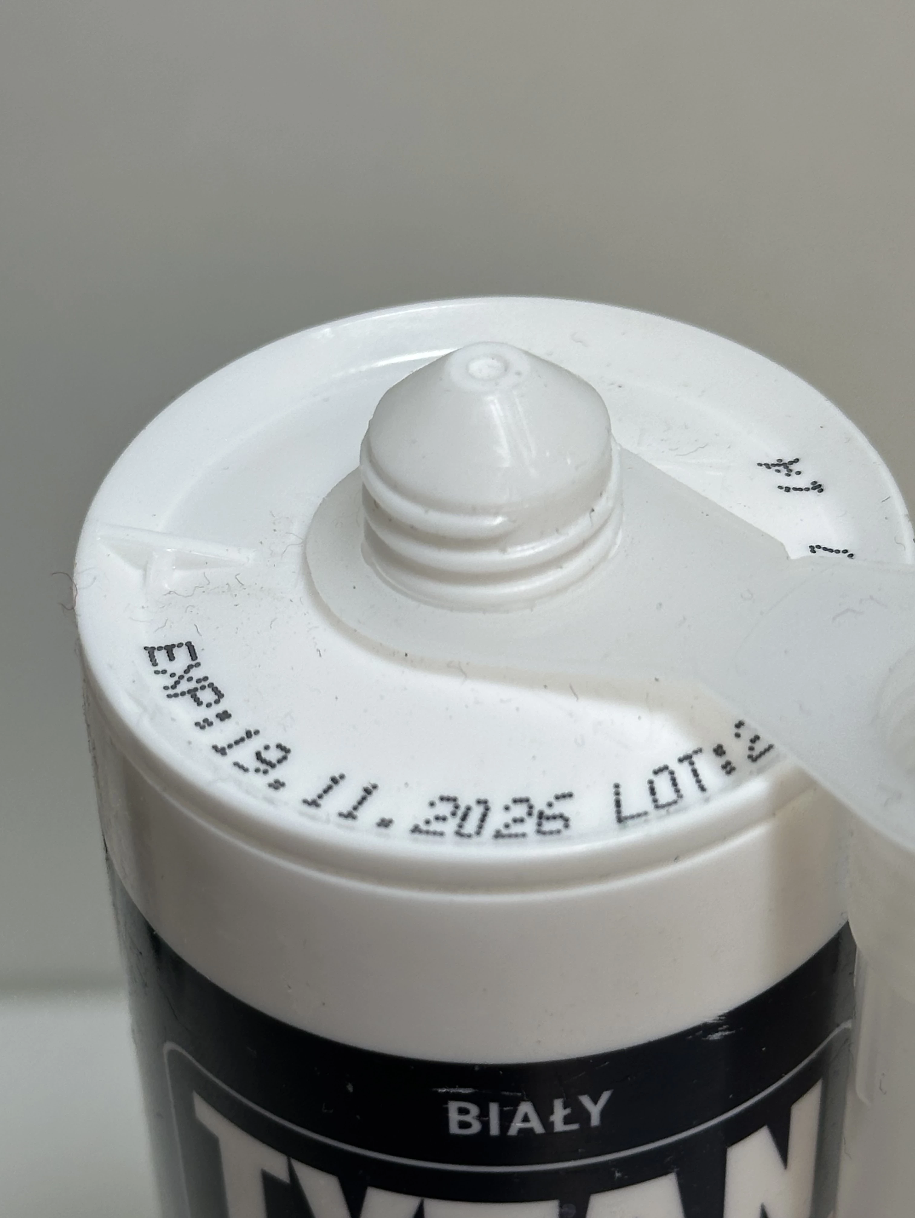 tytan-professional-akryl-do-fasad-280-ml-bialy-wartookazja-stan-11323-2