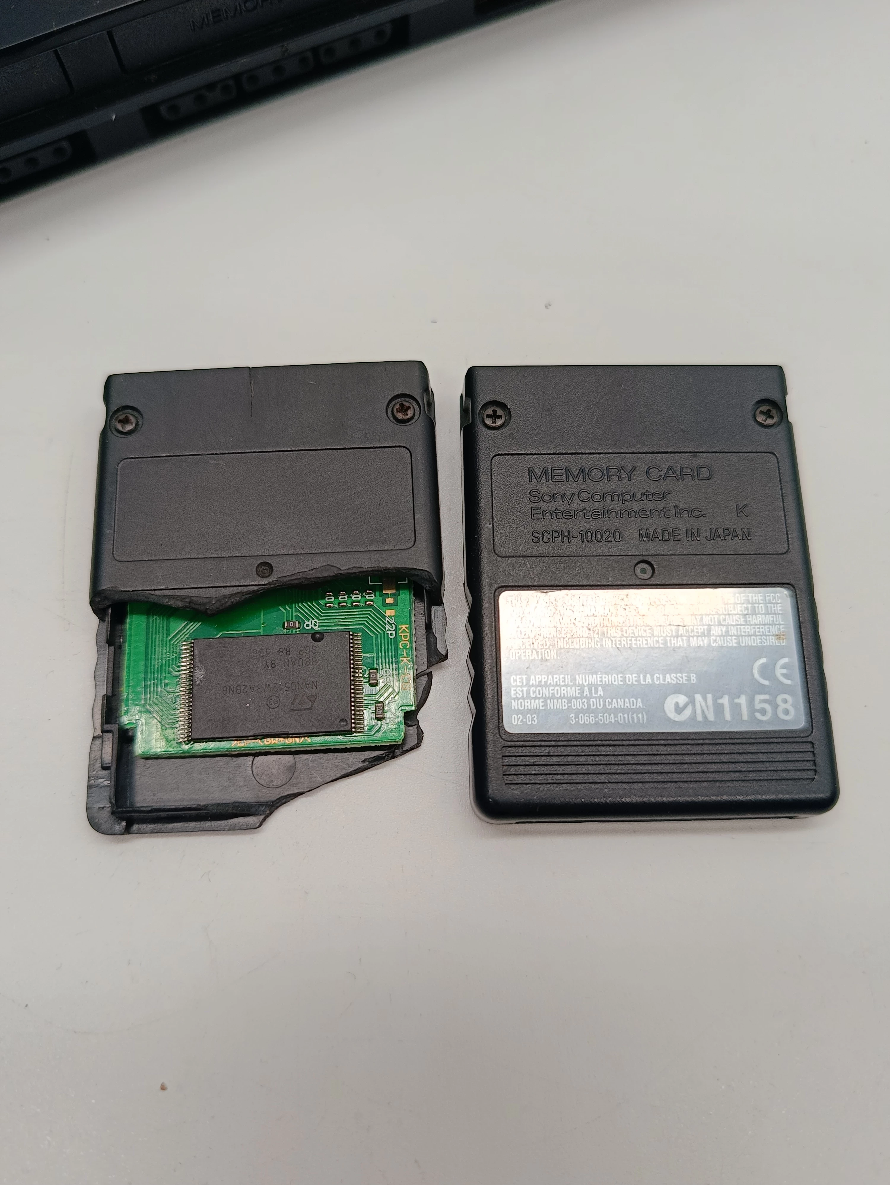 konsola-sony-ps2-slim-scph-90004-pad-gratis-ean-gtin-711719901945