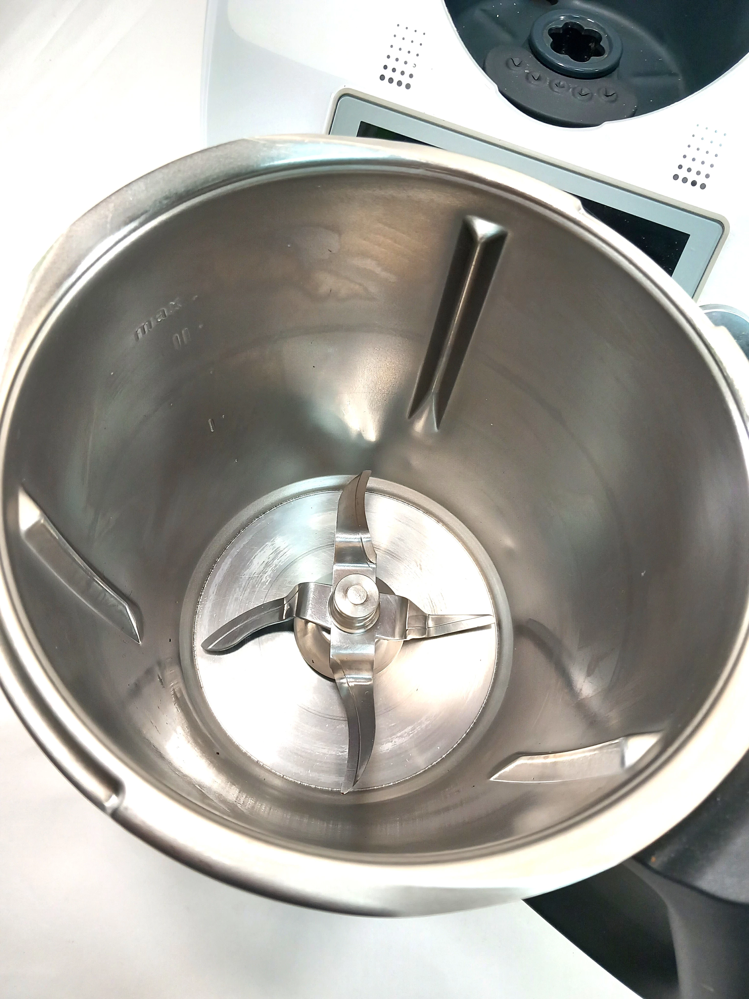 niezastapiony-robot-thermomix-tm6-akcesoria-kolor-dominujacy-129357-2