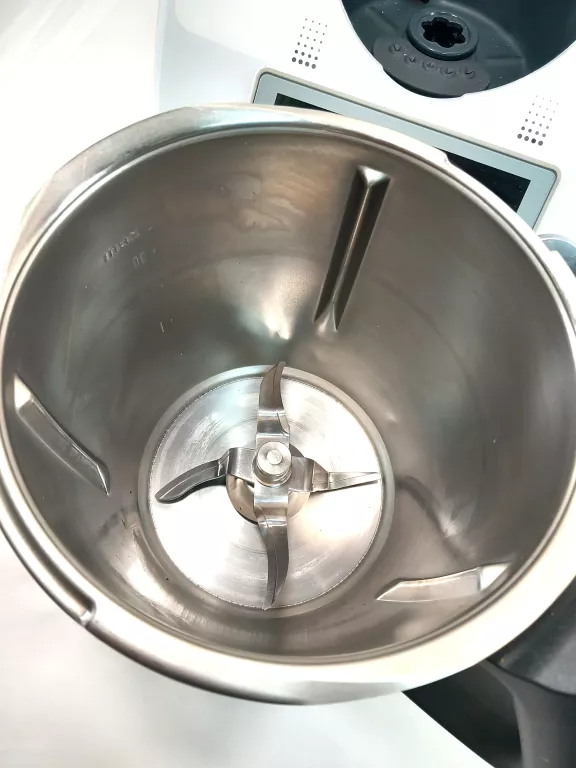 niezastapiony-robot-thermomix-tm6-akcesoria-kolor-dominujacy-129357-2