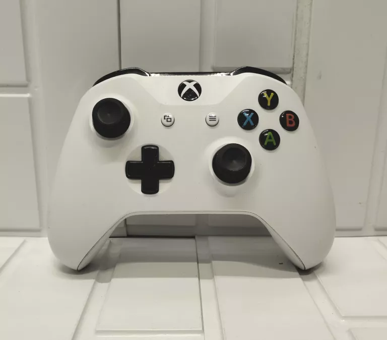 KONSOLA MICROSOFT XBOX ONE S 1681 365 GB + PAD