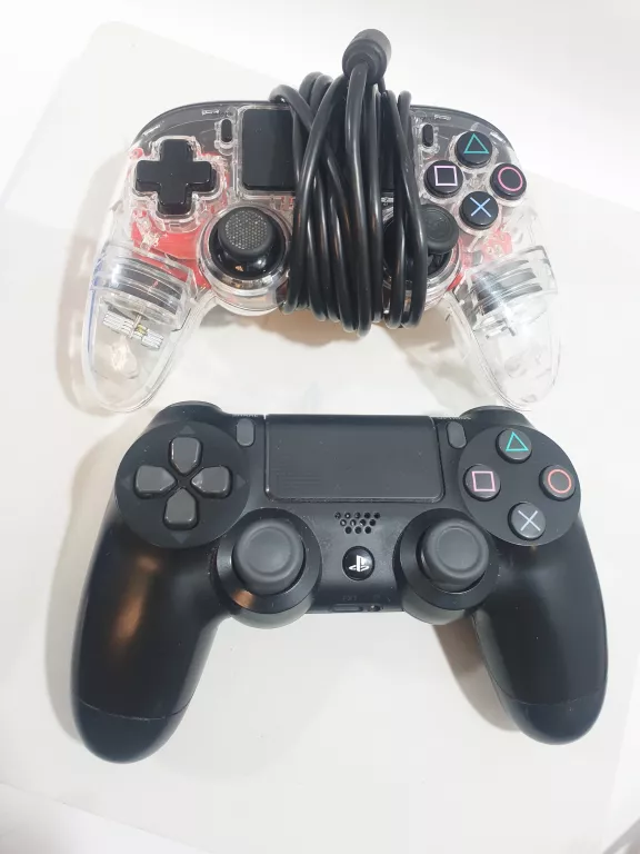 KONSOLA KONSOLA PS4 + 2 PADY + 7 GIER