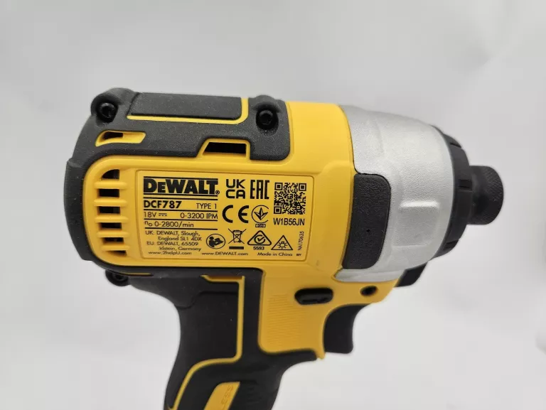 ZAKRĘTARKA UDAROWA DEWALT DCF787 + AKU 2.0 AH 18V