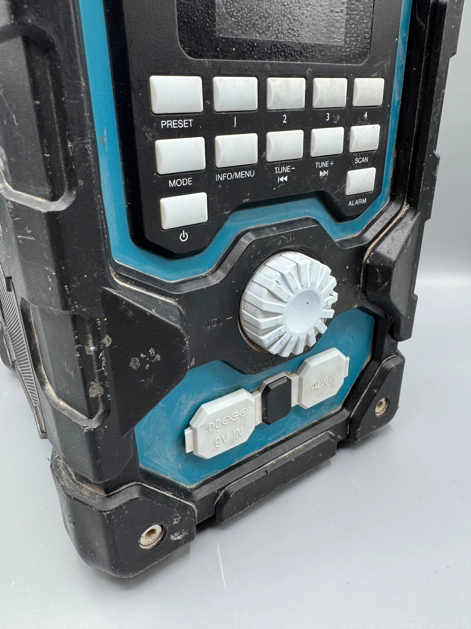 radio-budowlane-dedra-ded7006bt-bluetooth-usb-aux-dabfm-zasilacz-stan-11323-2